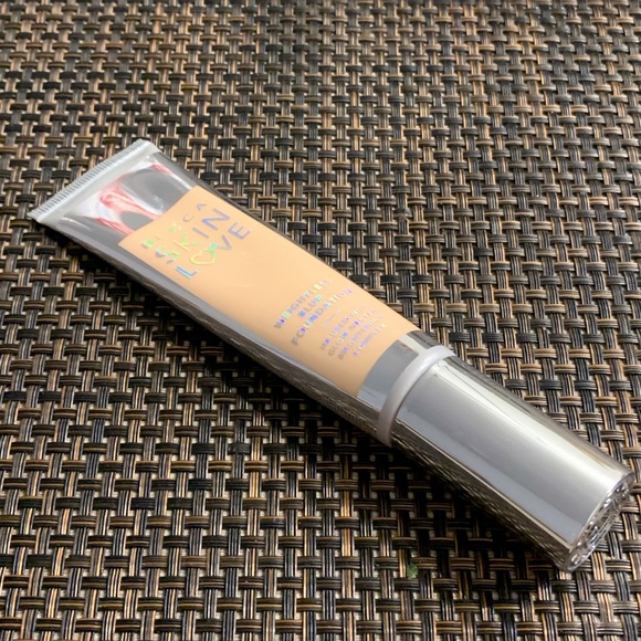 BECCA Cosmetics Skin Love Weightless Blur Foundation - Picture 3 of 5